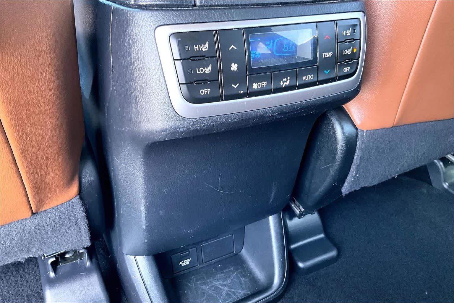 Used 2019 Toyota Highlander Limited Platinum FWD image 32