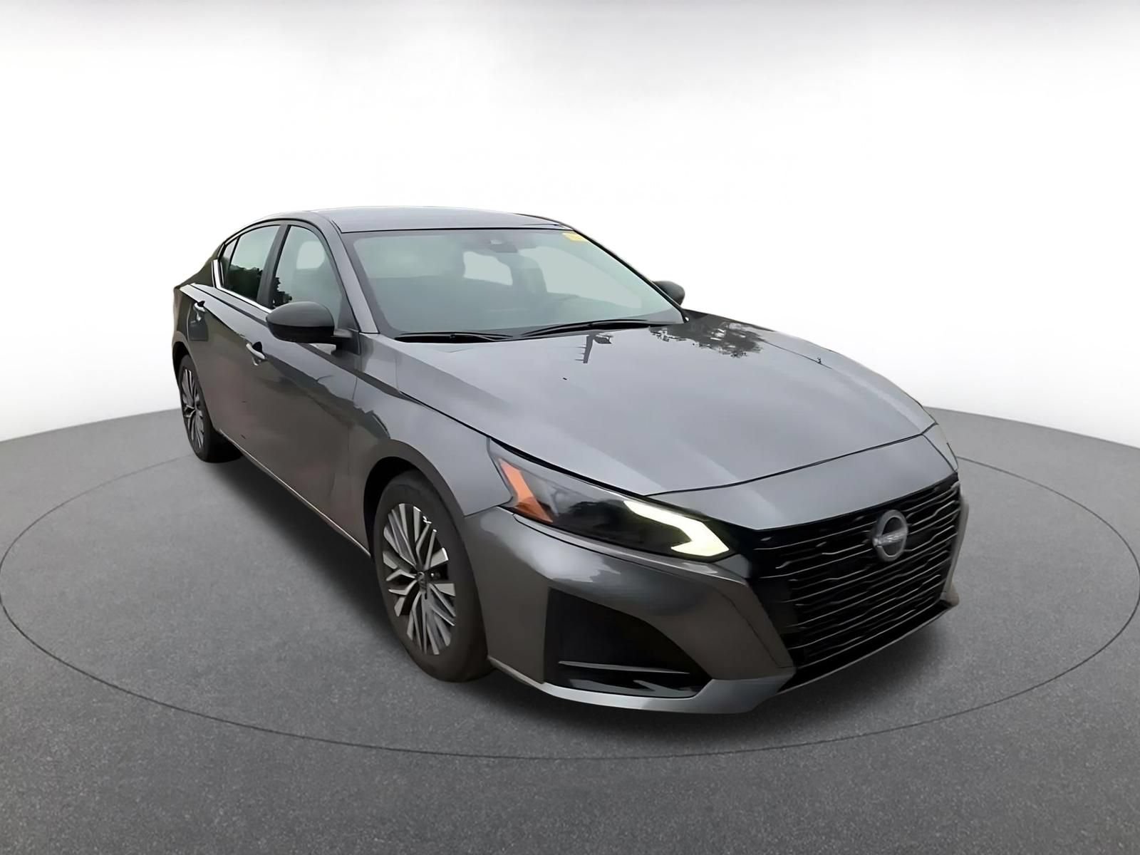 Used 2026 Nissan Altima 2.5 SV FWD image 3