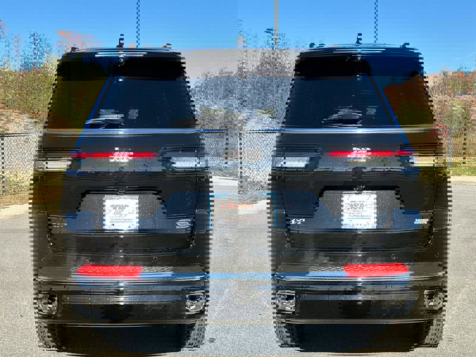 New 2025 Jeep Grand Cherokee L Overland w/ Advanced Protech Group III image 5