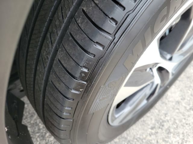 Used 2023 Toyota Highlander XLE image 14