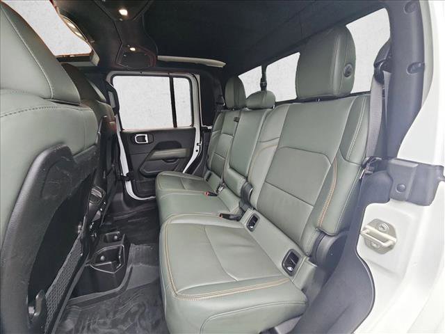 Used 2024 Jeep Gladiator Mojave AWD/4WD image 18