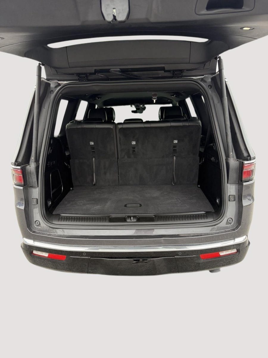 Used 2025 Jeep Wagoneer Series II AWD/4WD image 7