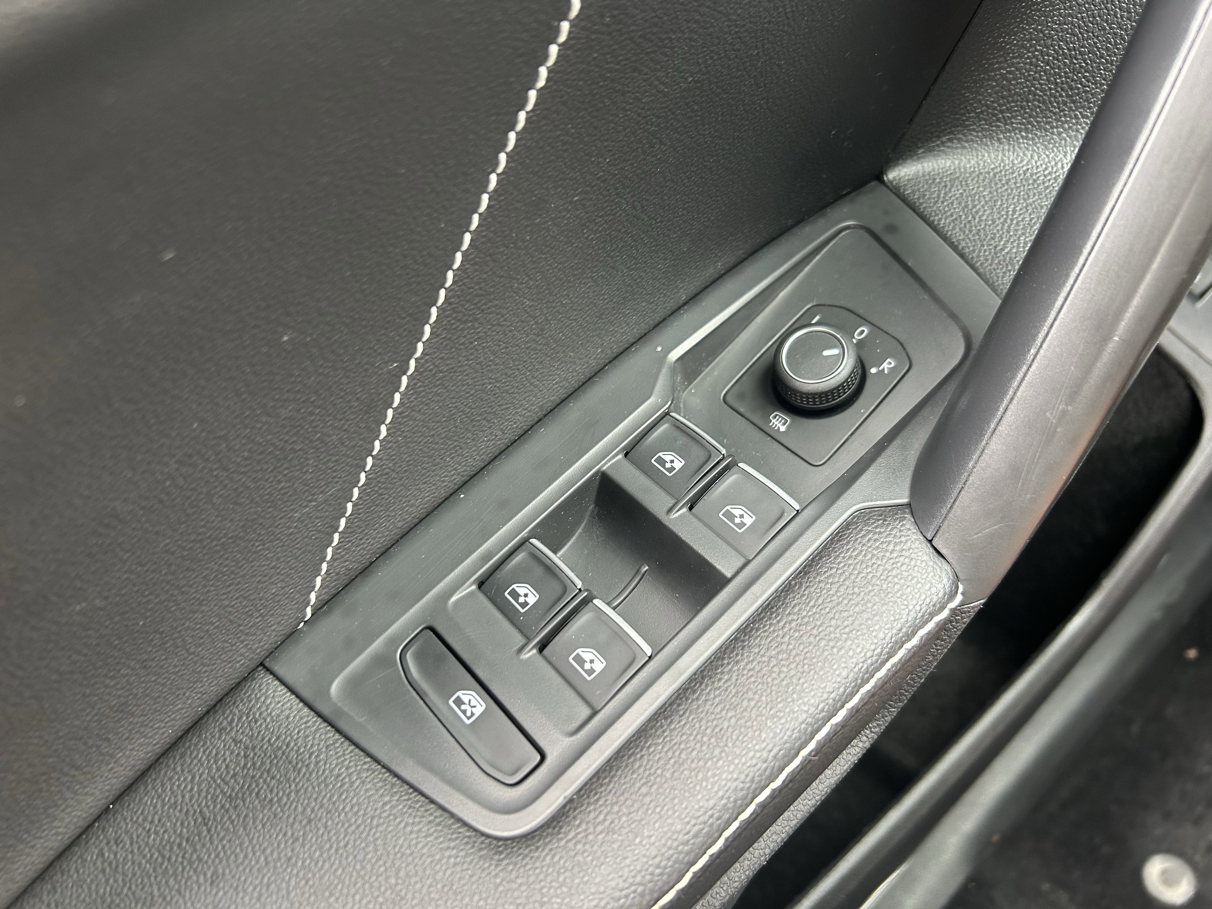 Certified 2022 Volkswagen Tiguan SE R-Line AWD/4WD image 20