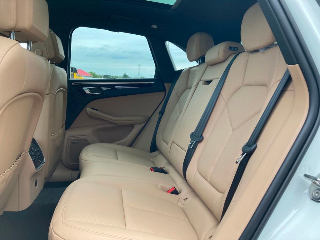 Used 2025 Porsche Macan AWD image 28