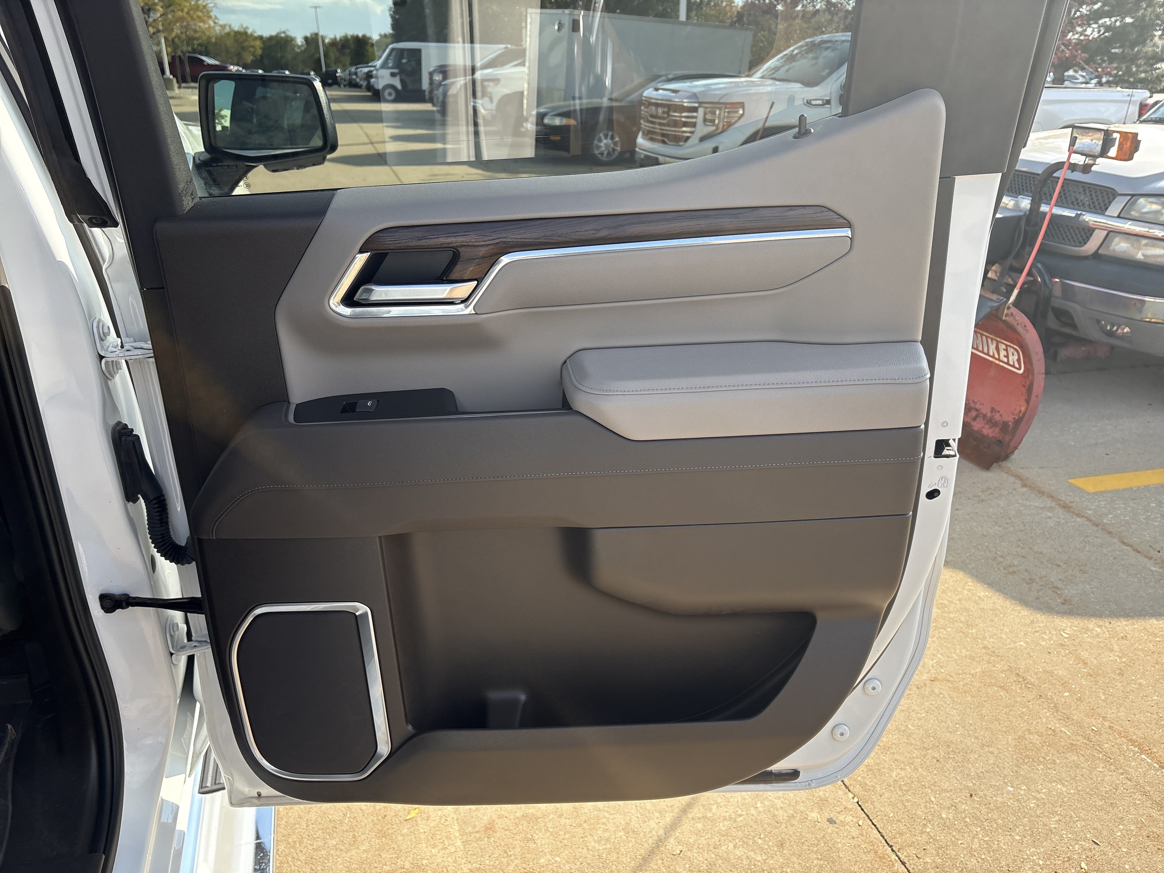 Used 2025 GMC Sierra 1500 SLT w/ SLT Premium Plus Package AWD/4WD image 19