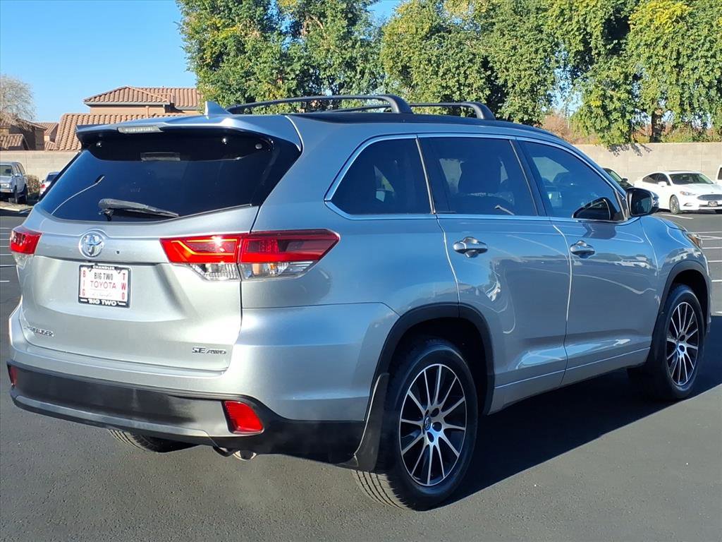 Used 2017 Toyota Highlander SE image 8