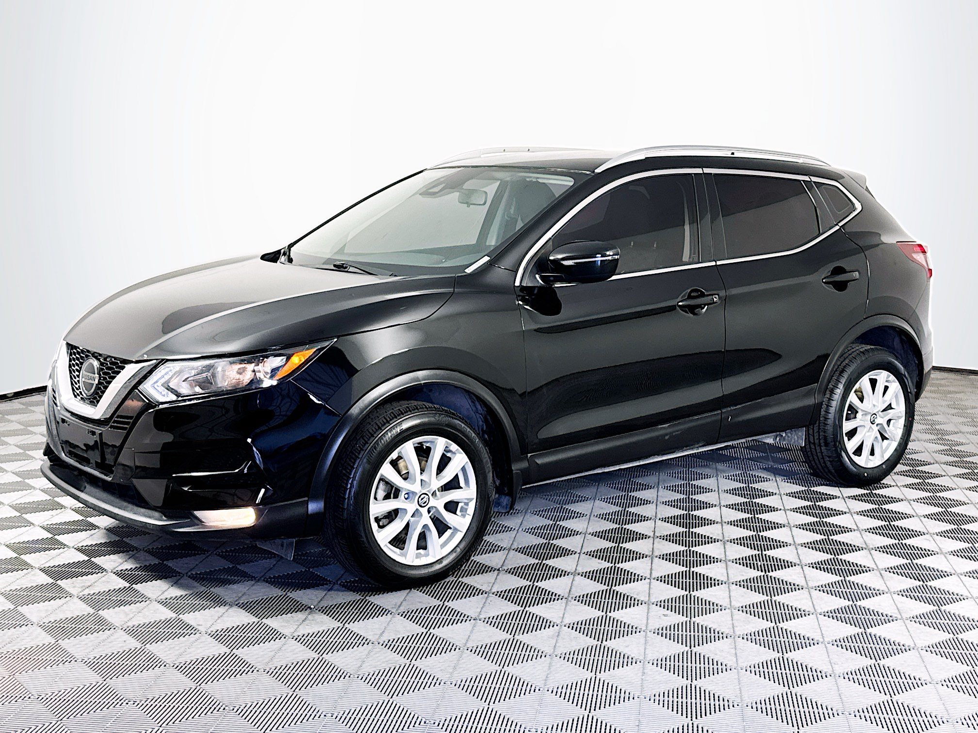 Used 2021 Nissan Rogue Sport SV FWD image 4