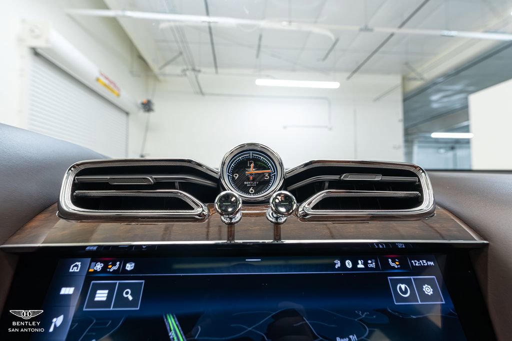 Used 2021 Bentley Bentayga AWD/4WD image 48