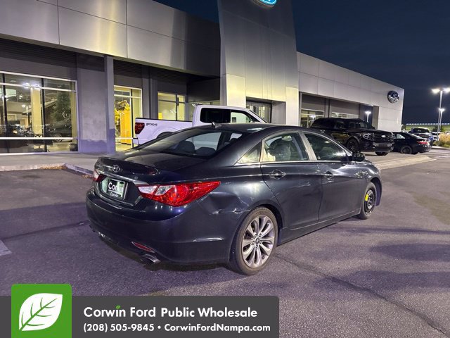 Used 2011 Hyundai Sonata SE w/ Navigation & Sunroof Pkg 4 FWD image 3