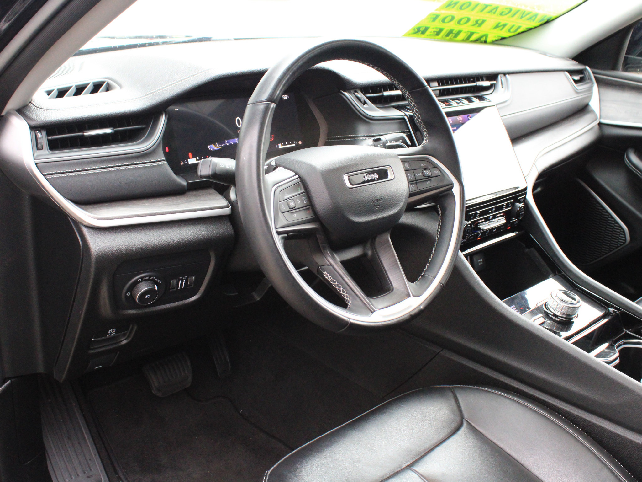 Used 2022 Jeep Grand Cherokee L Limited w/ Black Appearance Package AWD/4WD image 12