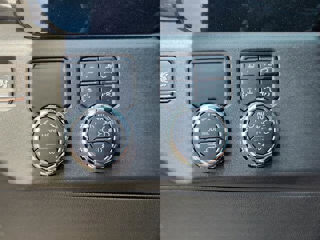 New 2026 GMC Sierra 1500 SLT image 17