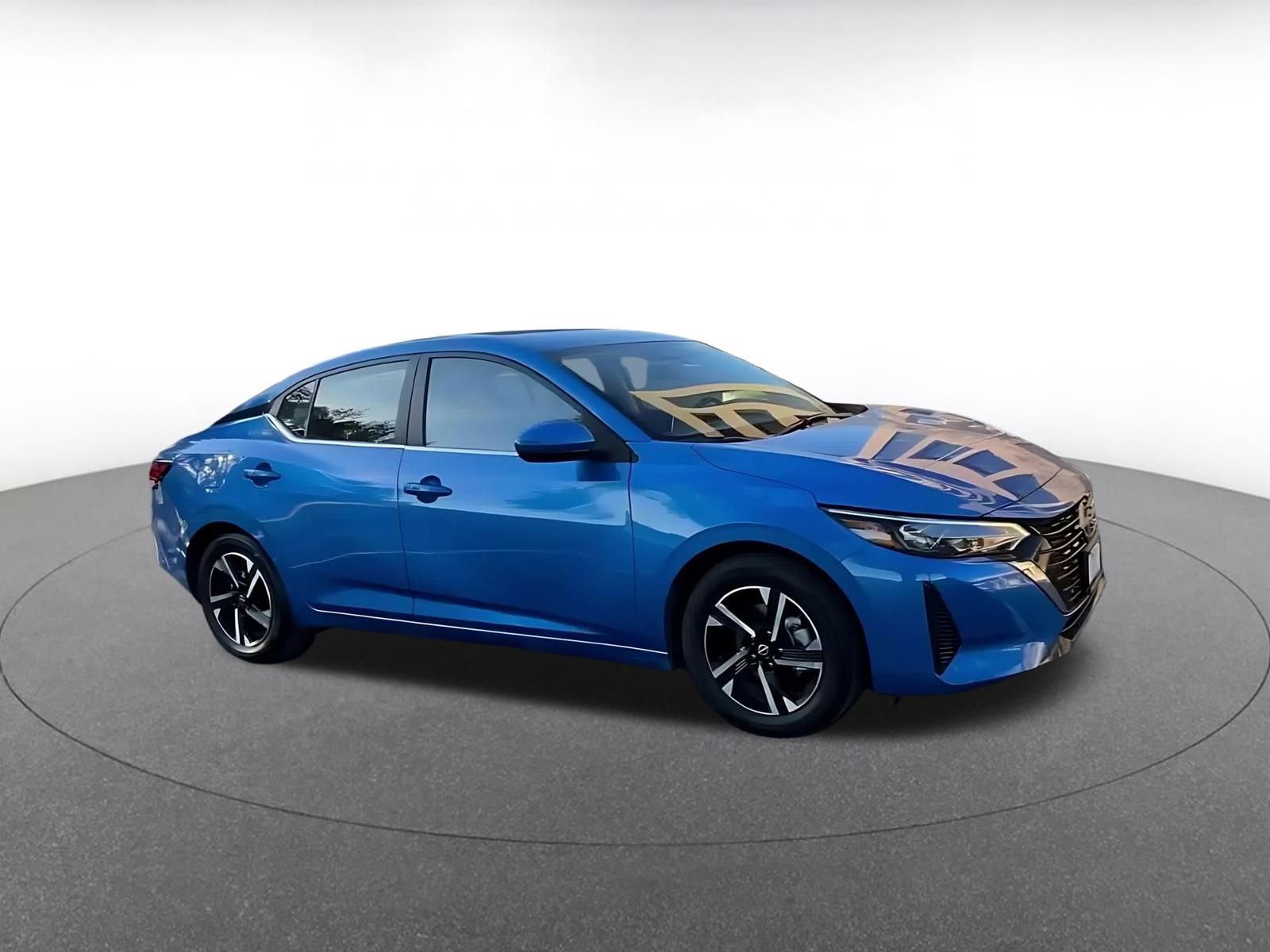 Used 2025 Nissan Sentra SV image 2