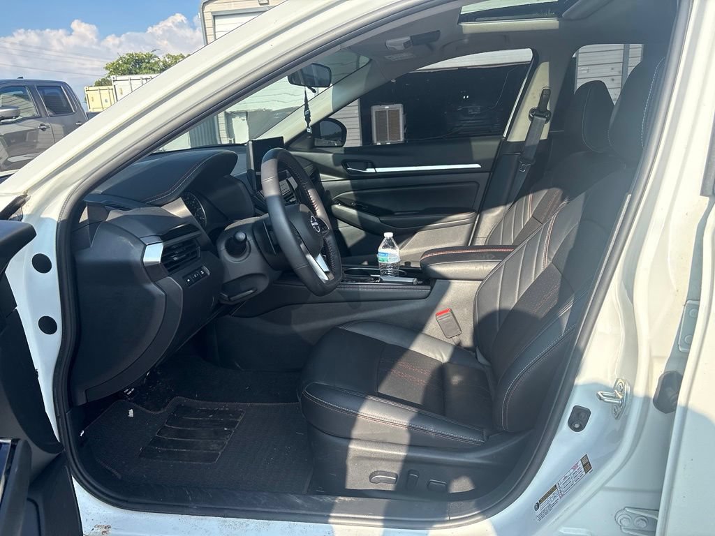 Used 2024 Nissan Altima 2.5 SR w/ SR Premium Package FWD image 17