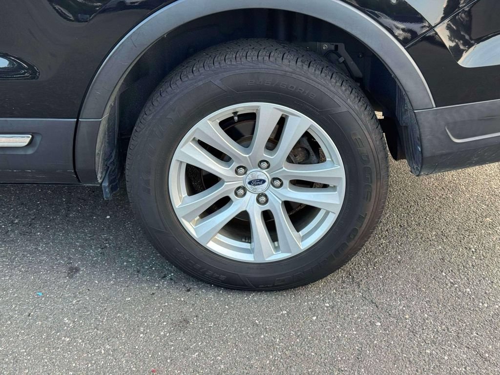 Used 2018 Ford Explorer XLT AWD/4WD image 11