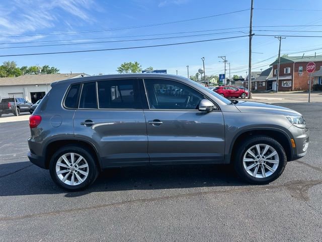 Used 2017 Volkswagen Tiguan Limited w/ Alloy Wheels Package image 9