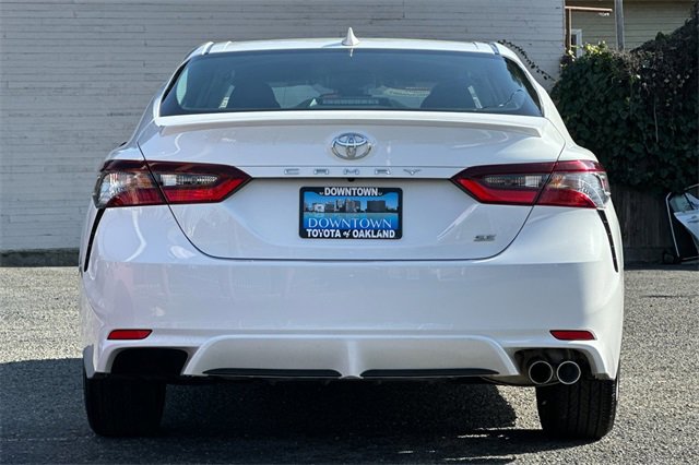 Used 2024 Toyota Camry SE image 5