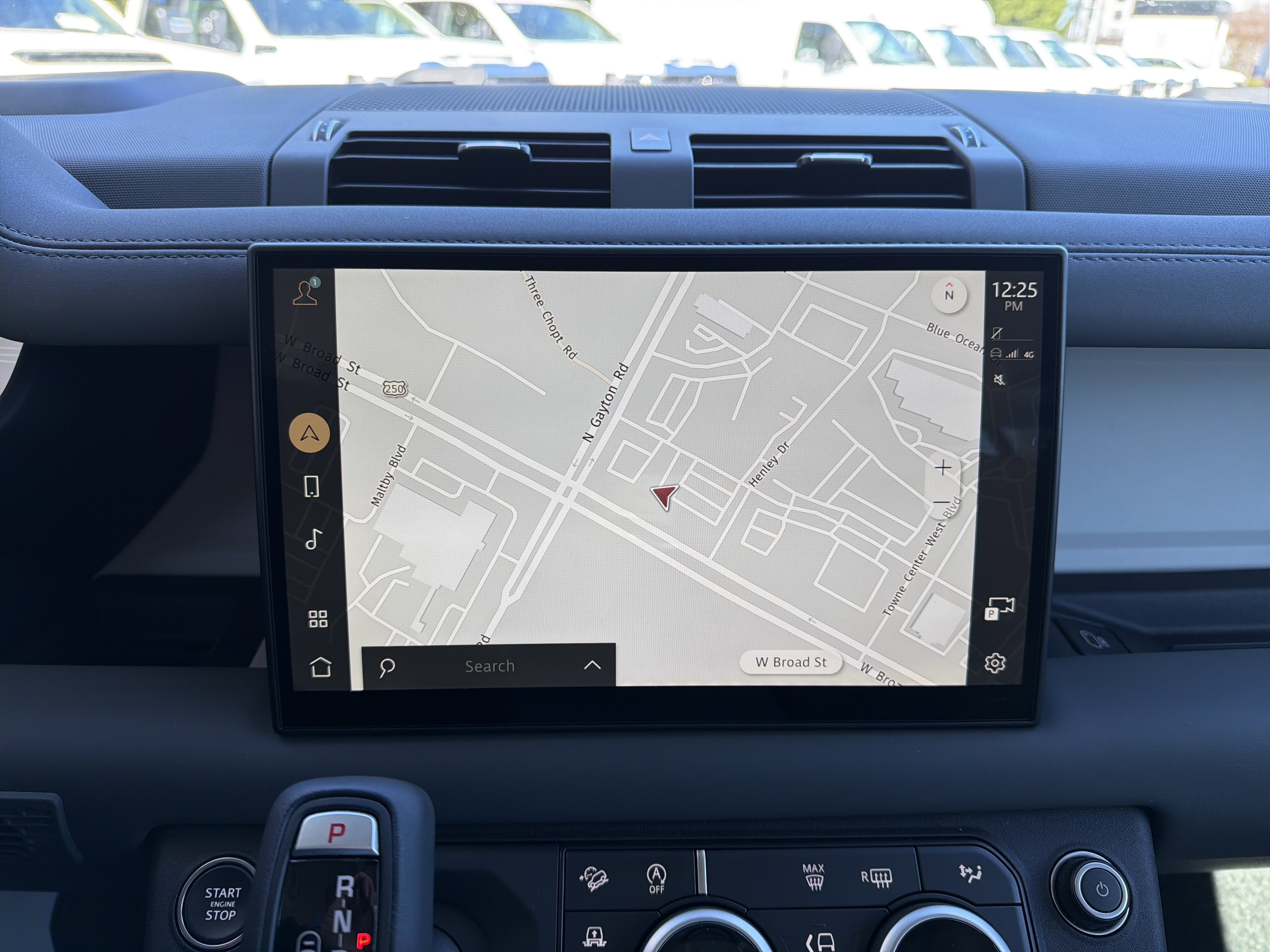 Used 2025 Land Rover Defender 130 X-Dynamic SE image 24