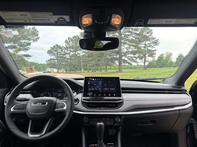 Used 2024 Jeep Compass Latitude image 28