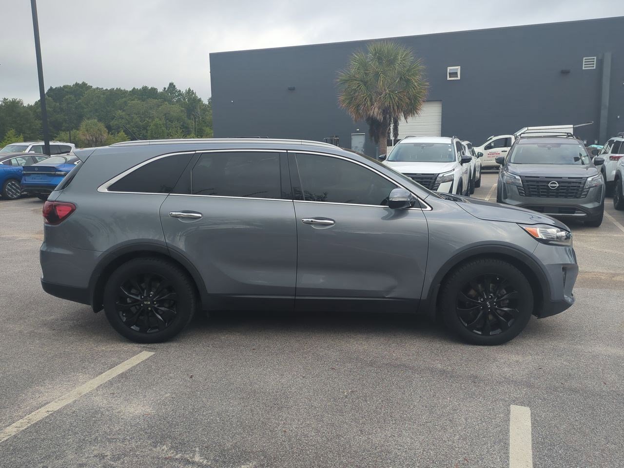 Used 2020 Kia Sorento EX FWD image 2