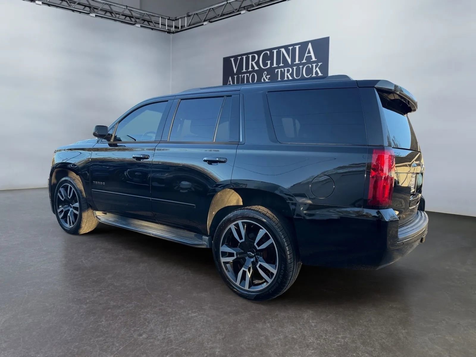 Used 2018 Chevrolet Tahoe Premier AWD/4WD image 3