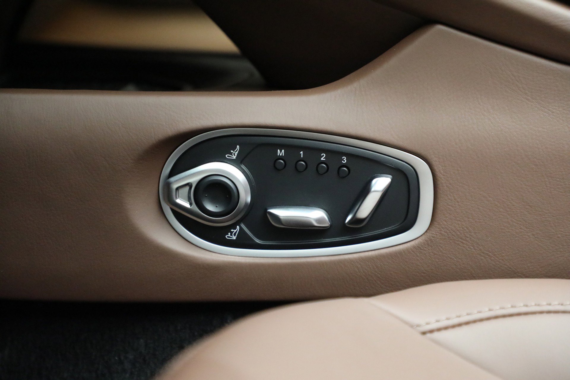 New 2026 Aston Martin DB12 Volante image 29