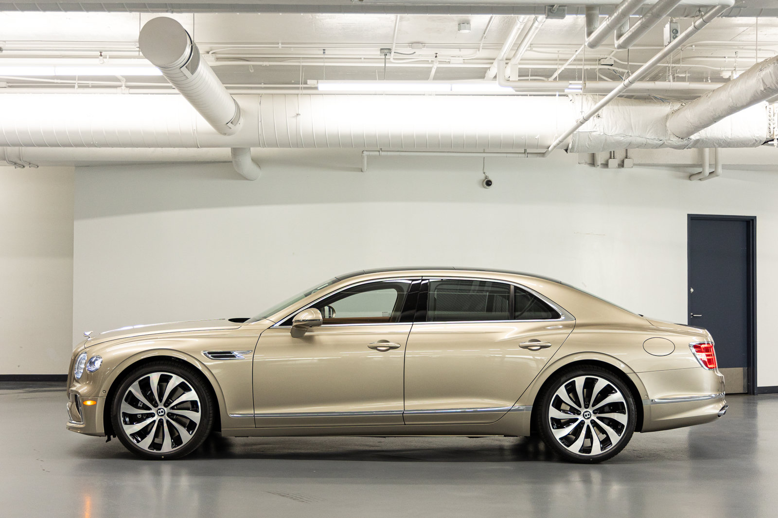 Certified 2026 Bentley Flying Spur V8 AWD/4WD image 2