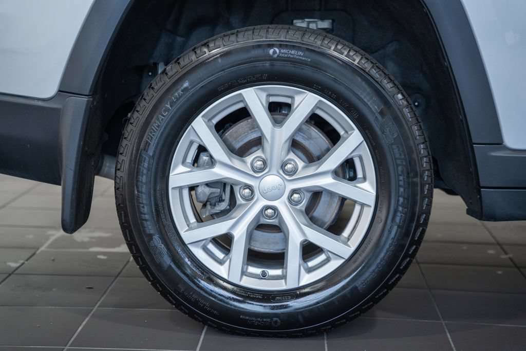 Used 2023 Jeep Grand Cherokee L Limited AWD/4WD image 19