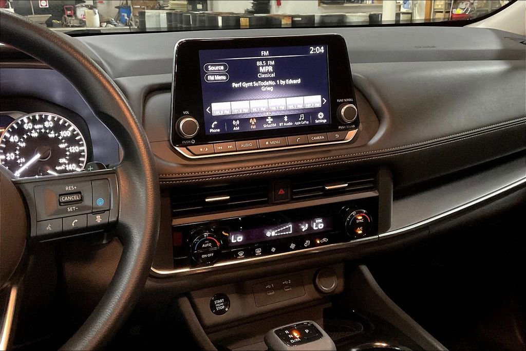 Used 2024 Nissan Rogue SV image 6