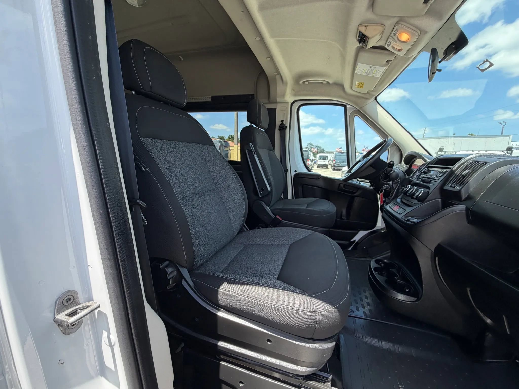 Used 2015 RAM ProMaster 3500 w/ Premium Appearance Group image 22