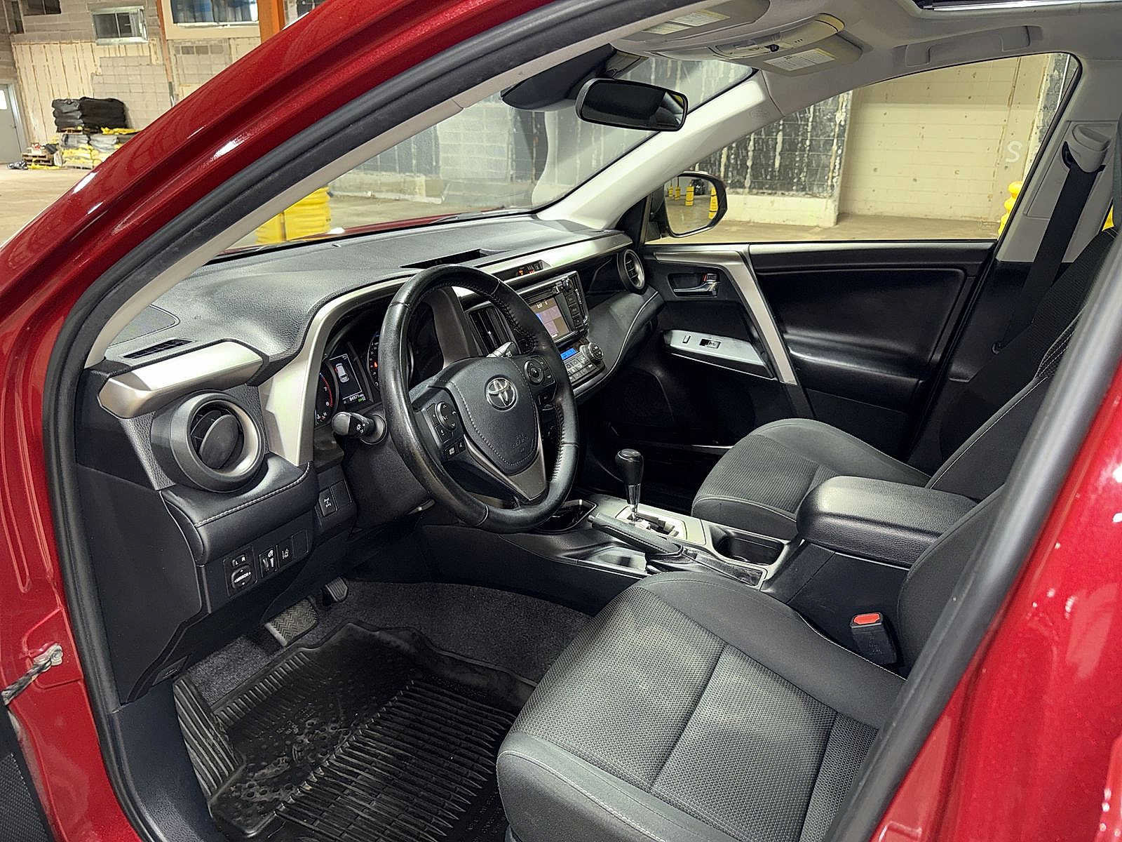 Used 2018 Toyota RAV4 XLE w/ Plus Extra Value Package AWD/4WD image 28