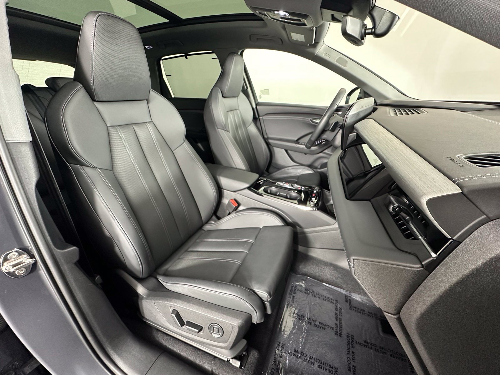 Used 2025 Audi Q6 e-tron Premium Plus w/ Premium Plus AWD/4WD image 5