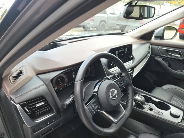 Used 2022 Nissan Rogue Platinum w/ Head-Up Display Package AWD/4WD image 16