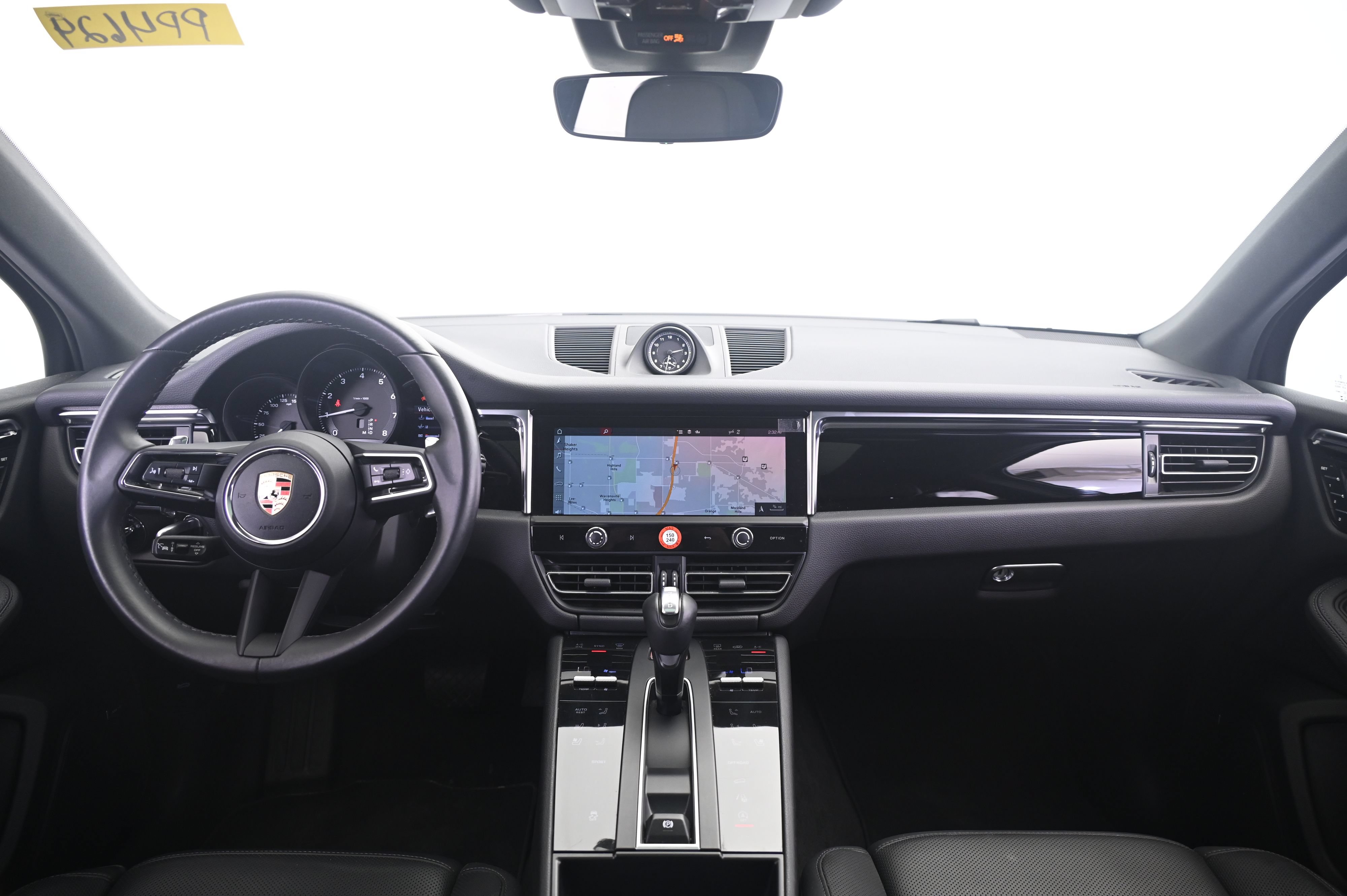 Certified 2023 Porsche Macan AWD/4WD image 31