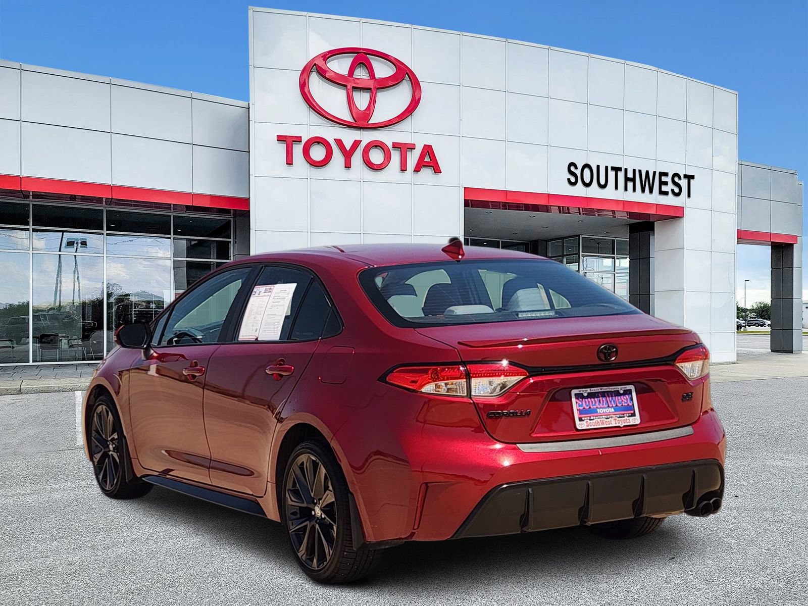 Used 2025 Toyota Corolla SE FWD image 4