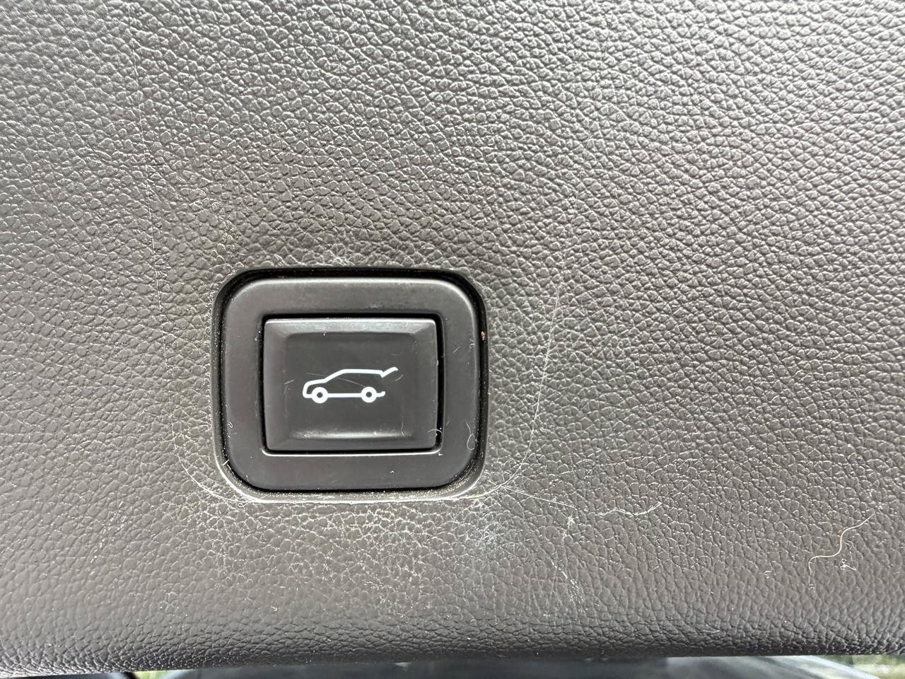 Used 2020 Chevrolet Traverse RS AWD/4WD image 12