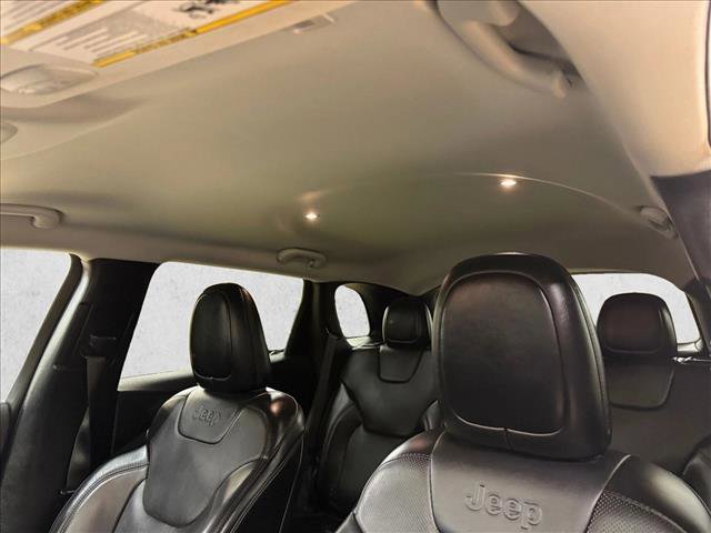 Used 2019 Jeep Cherokee Limited image 16