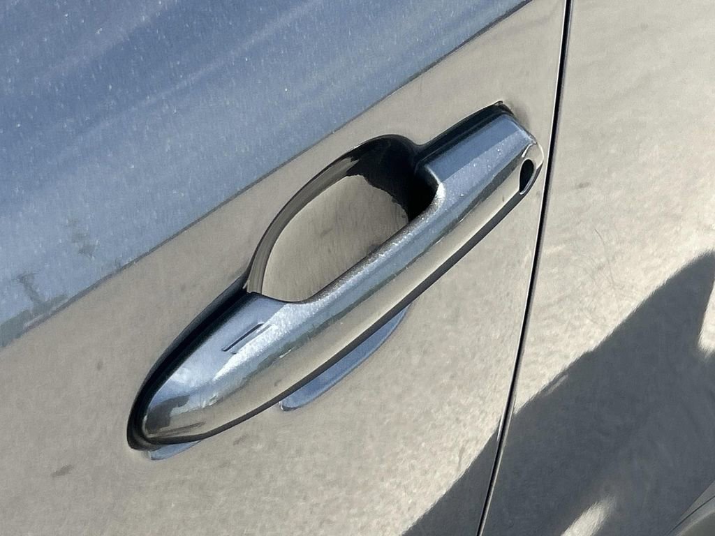 Used 2022 Toyota RAV4 XLE AWD/4WD image 15