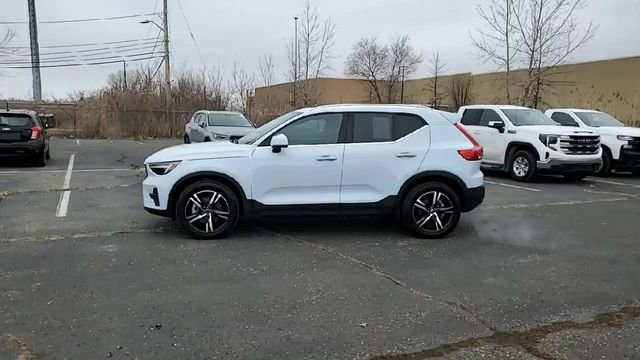 Used 2025 Volvo XC40 B5 Core image 5
