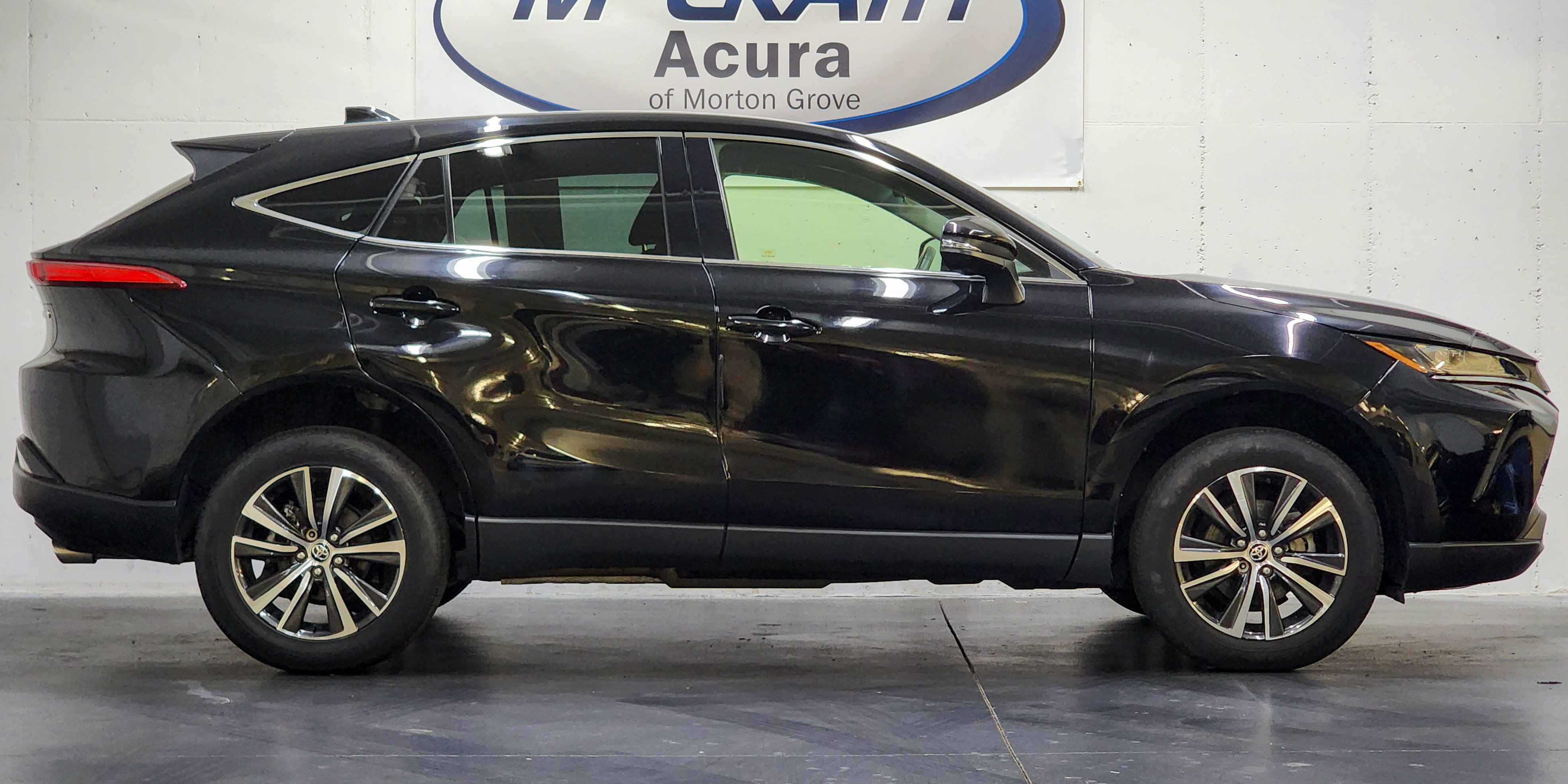Used 2021 Toyota Venza LE AWD/4WD image 3