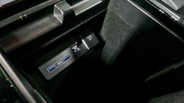 Used 2020 Land Rover Range Rover Evoque SE image 42