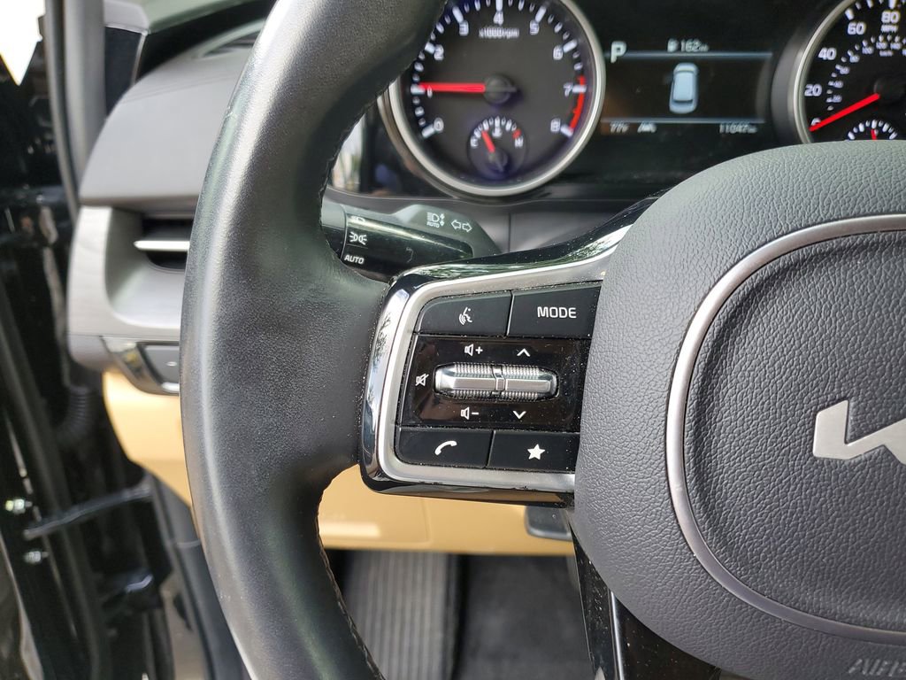 Used 2022 Kia Carnival EX FWD image 22