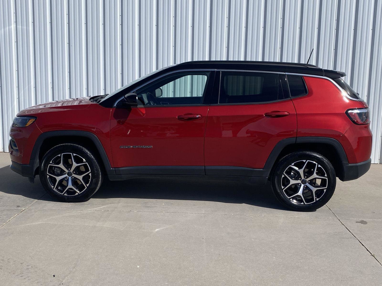 Used 2025 Jeep Compass Limited image 8