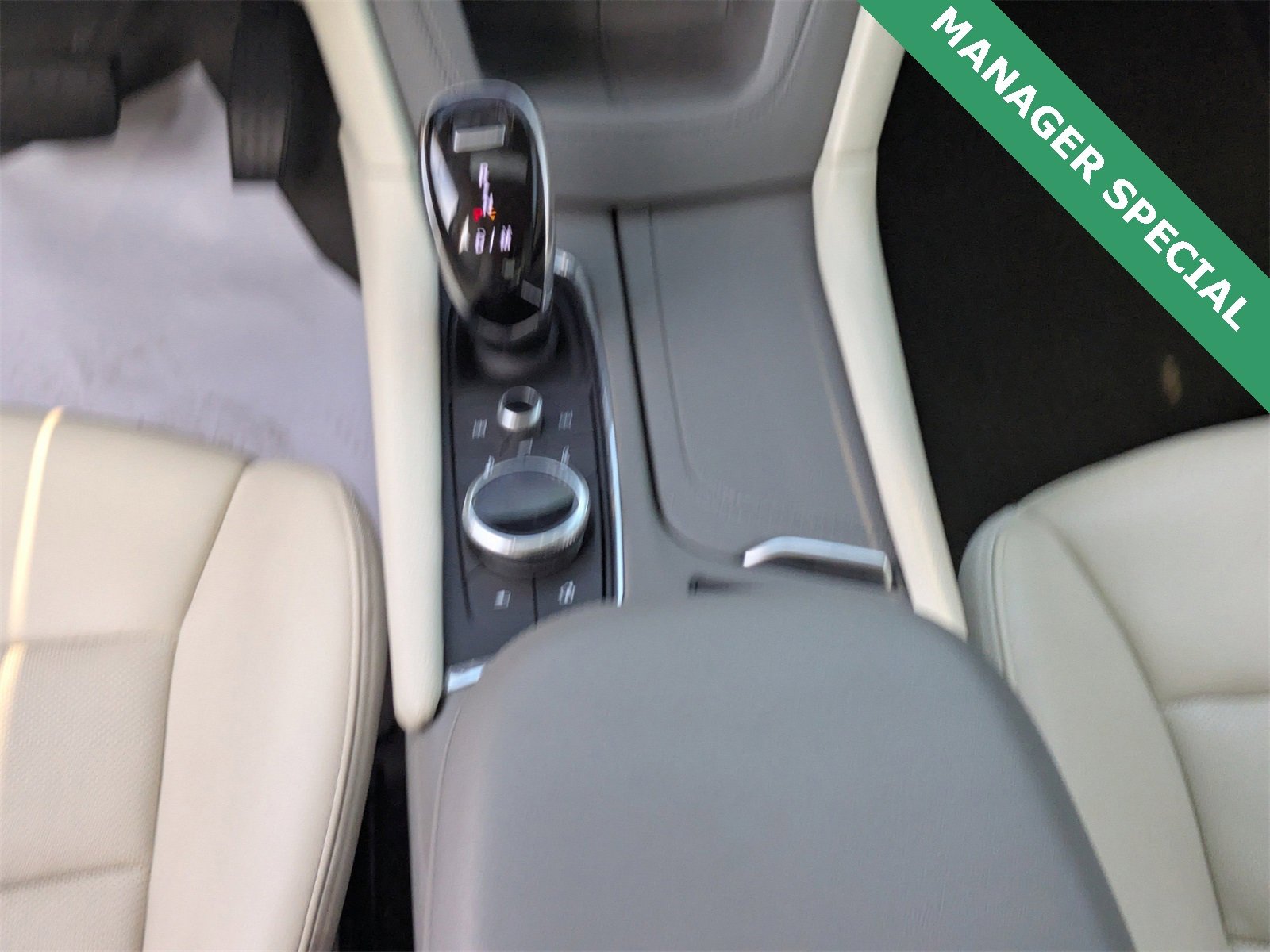 Used 2022 Cadillac XT6 Premium Luxury w/ Technology Package image 21