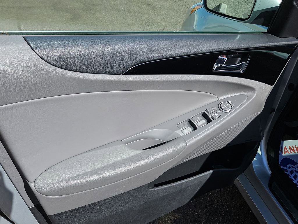 Used 2012 Hyundai Sonata Limited FWD image 10