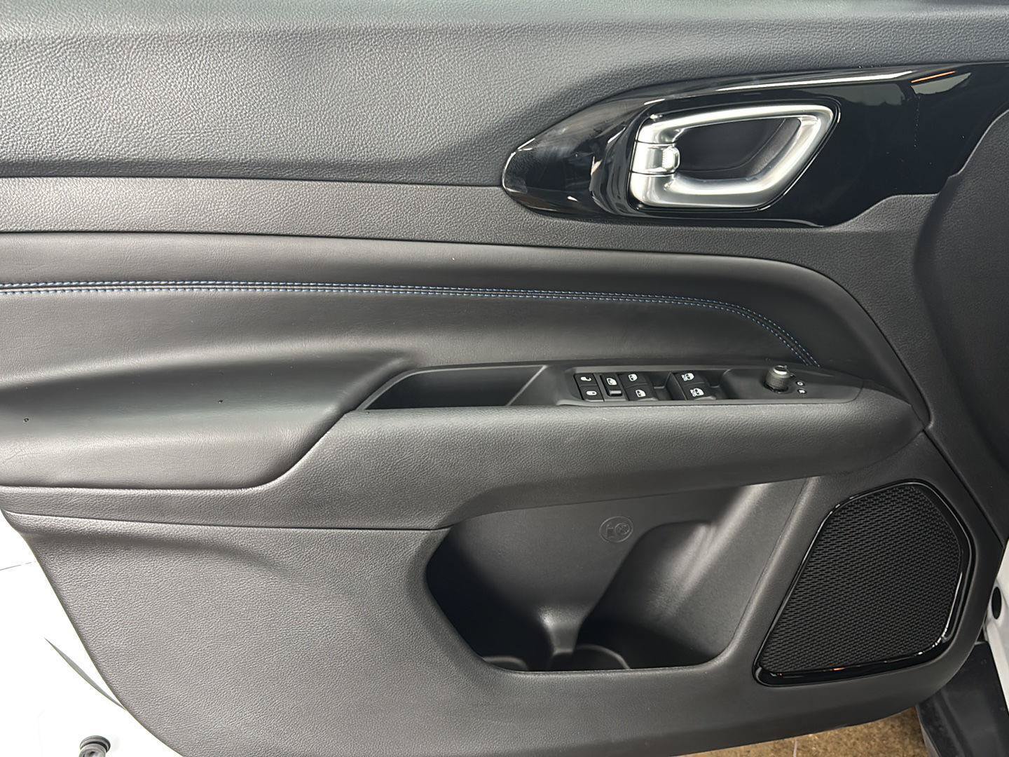 New 2026 Jeep Compass Latitude AWD/4WD image 4