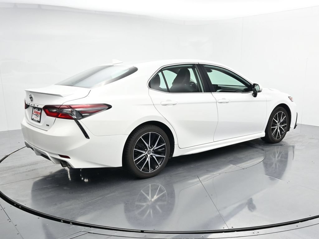 Used 2024 Toyota Camry SE w/ Cold Weather Package FWD image 8