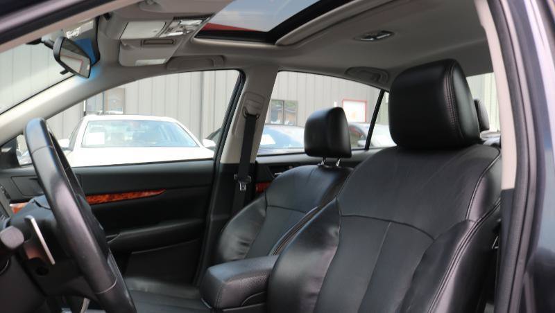 Used 2010 Subaru Legacy 3.6R Limited AWD/4WD image 7