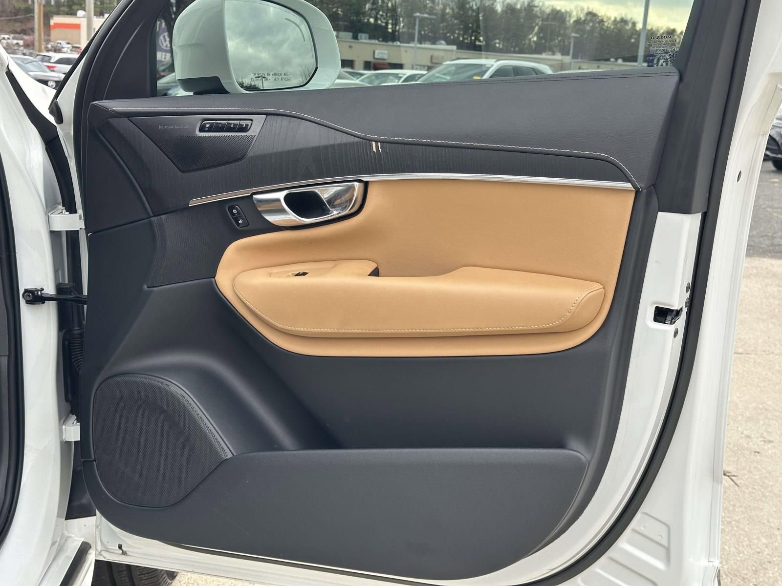 Used 2022 Volvo XC90 T8 Inscription w/ Advanced Package image 9