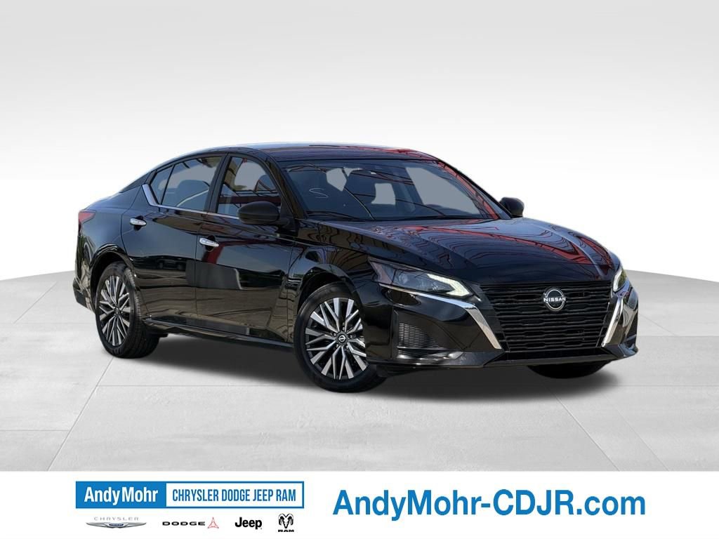 Used 2025 Nissan Altima 2.5 SV FWD image 1