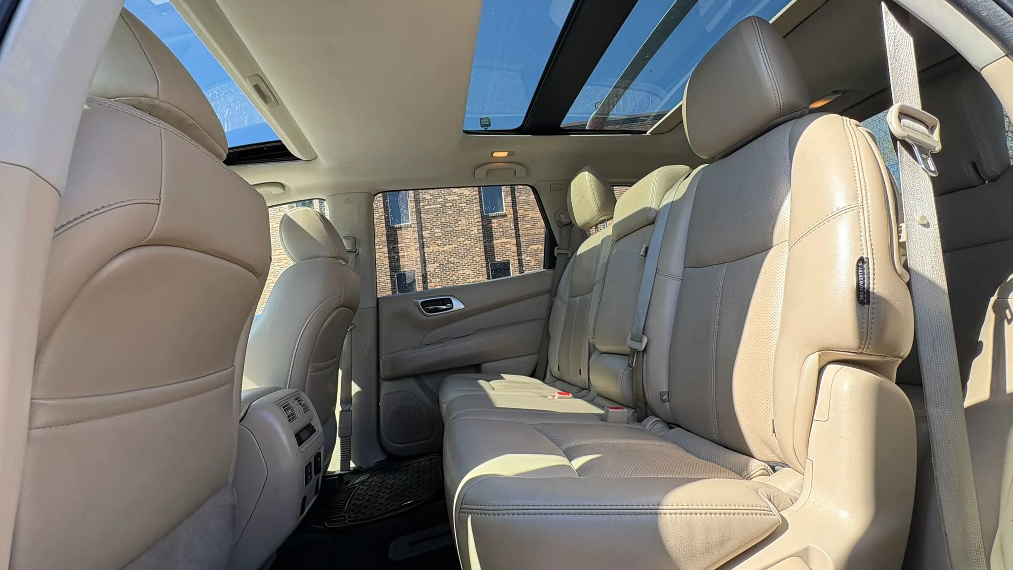 Used 2018 Nissan Pathfinder Platinum FWD image 23